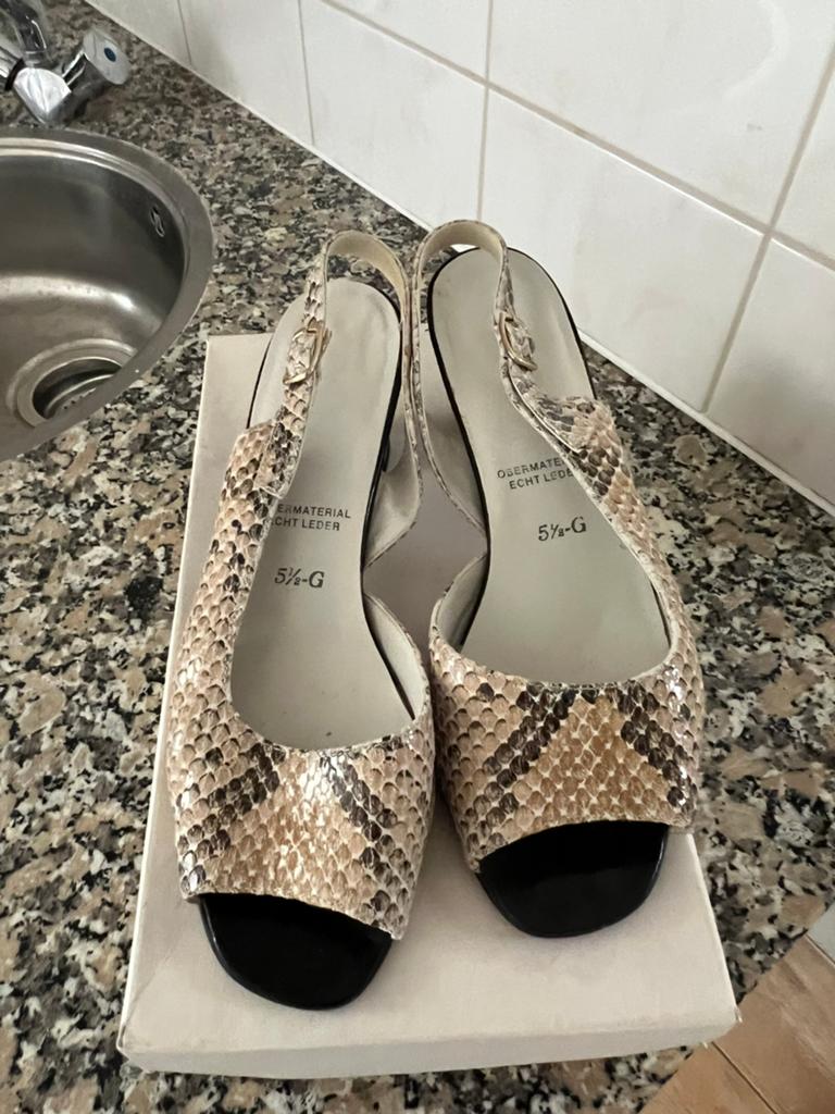 Anita pumps mt 38,5 nieuwstaat. Kort gedragen, Pumps, Zwart, Ophalen of Verzenden, Zo goed als nieuw