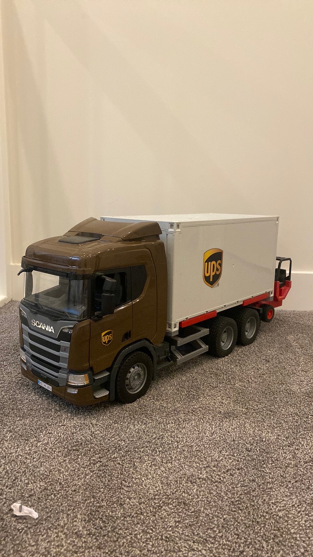 Ups scania met kooiaap van bruder, 33 - 40 uur, Overige niveaus, Starter, Overige vormen