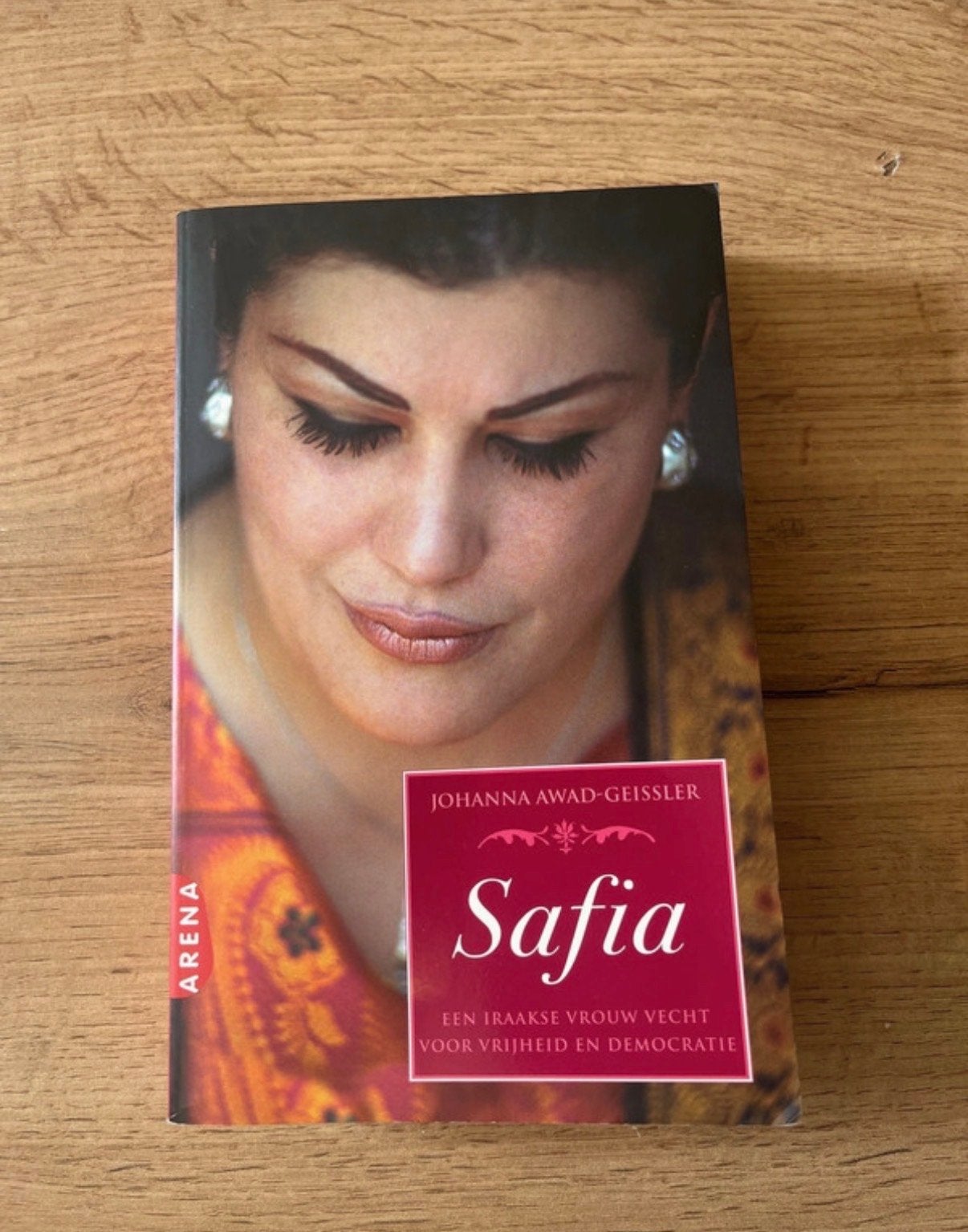 Safia: Een Iraakse vrouw vecht voor vrijheid en democratie, Ophalen of Verzenden, Zo goed als nieuw, Politiek
