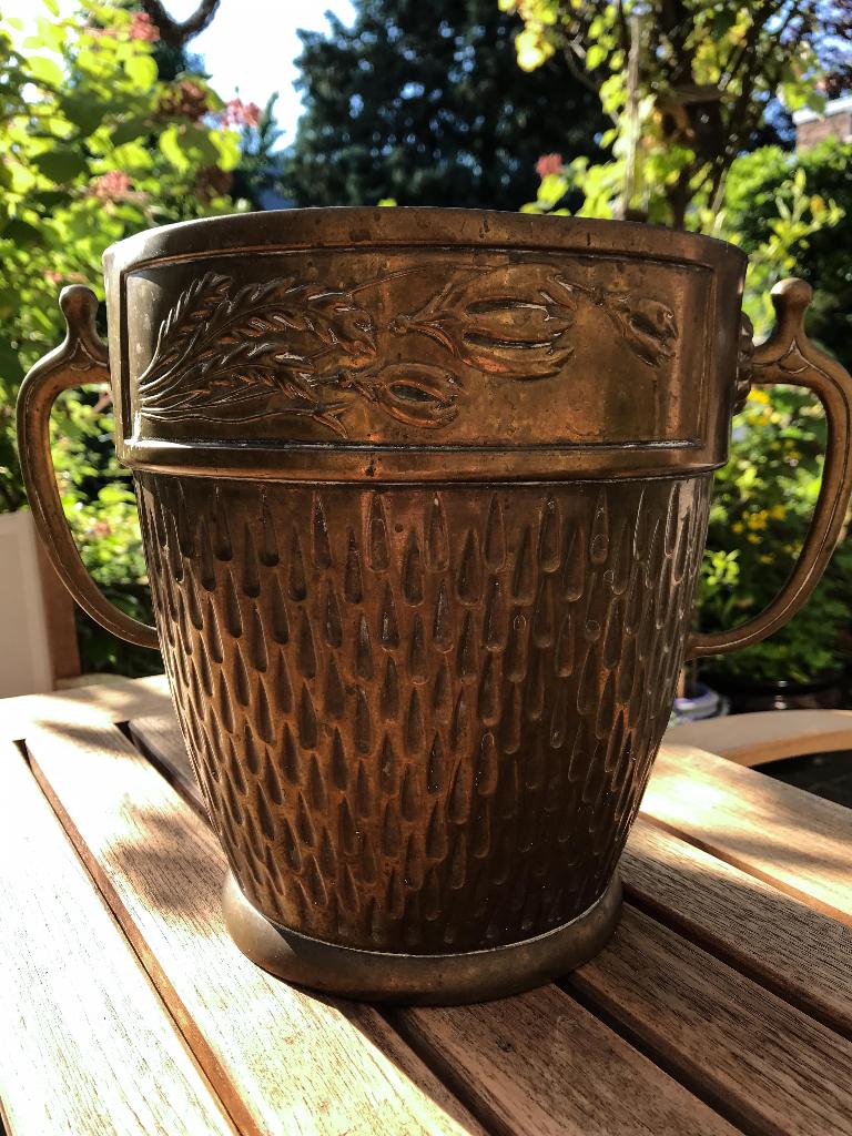 grote bijz koperen bloempot met oren - druppelmotief, Ophalen of Verzenden, Koper