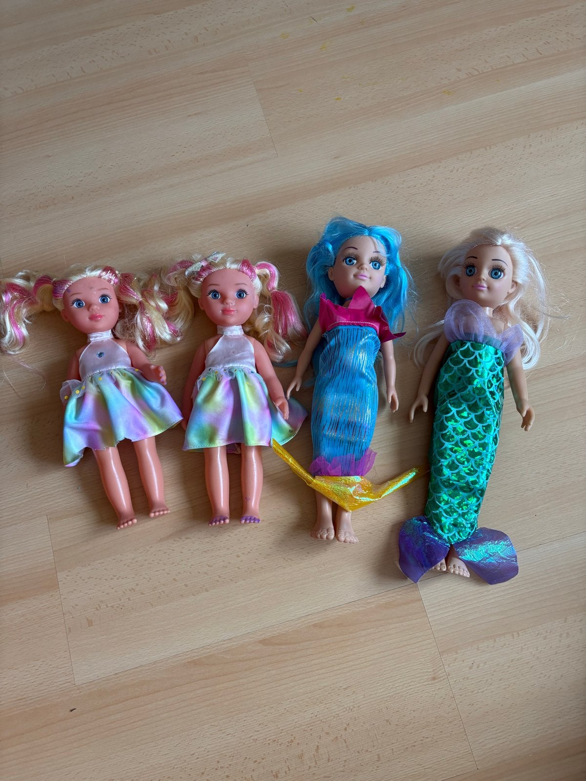 Leuke poppen set: 2 zeemeerminnen en 2 meisjespoppen, Ophalen of Verzenden, Gebruikt, Overige typen