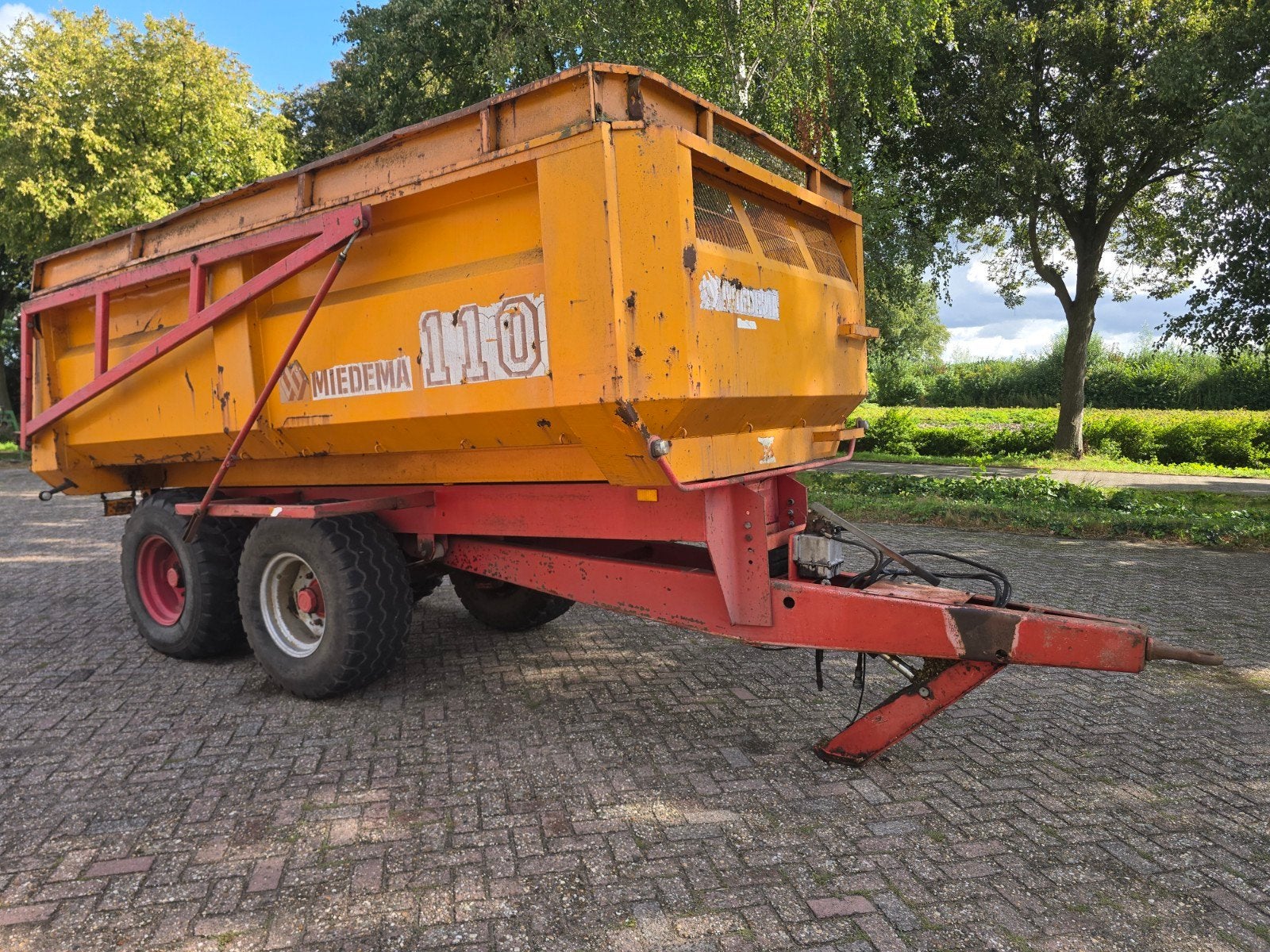 Kiepkar veegmachine pakker schudmes kilverbak, Zakelijke goederen, Agrarisch | Werktuigen, Ophalen of Verzenden, Grondbewerking