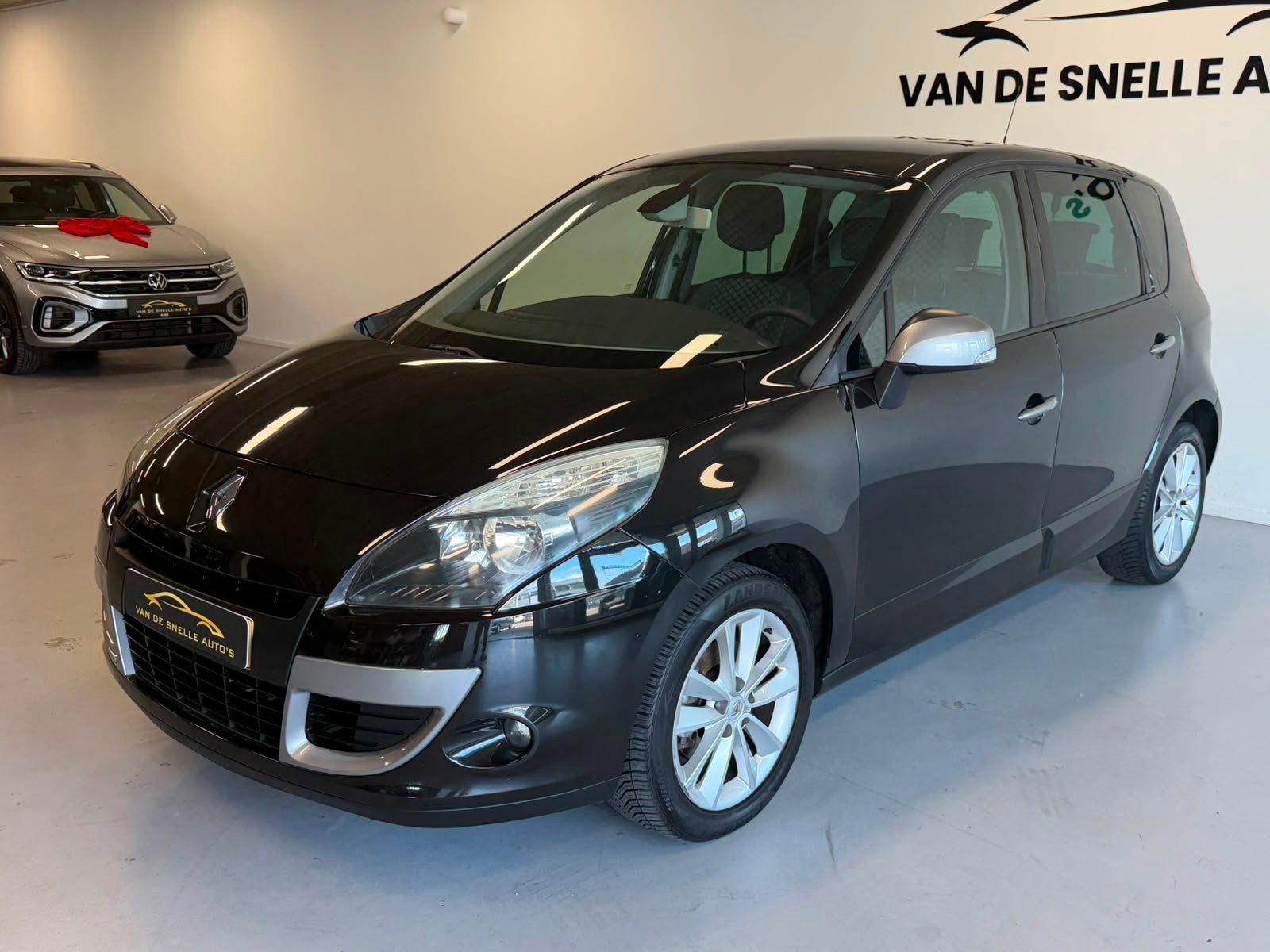 Renault Scénic 1.6 Celsium AIRCO/TREKHAAK/NAVIGATIE, Voorwielaandrijving, Gebruikt, 1295 kg, 4 cilinders