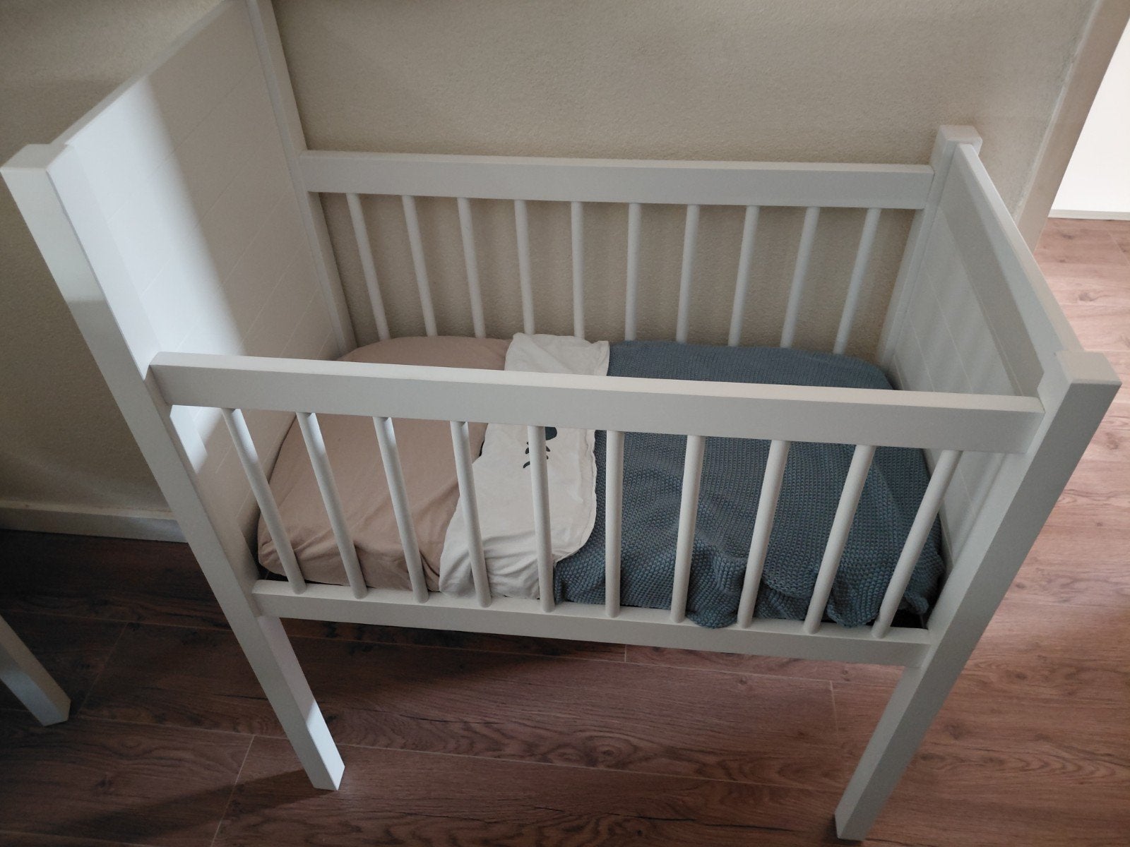 Kidsmill Noa Wieg - Mat Wit ( incl. matras en beddengoed ), Ophalen of Verzenden, Gebruikt, Wieg