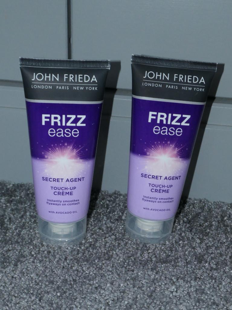 NIEUW 2x Secret agent frizz ease crème | John Frieda, Ophalen of Verzenden, Nieuw, Haarverzorger of -hersteller