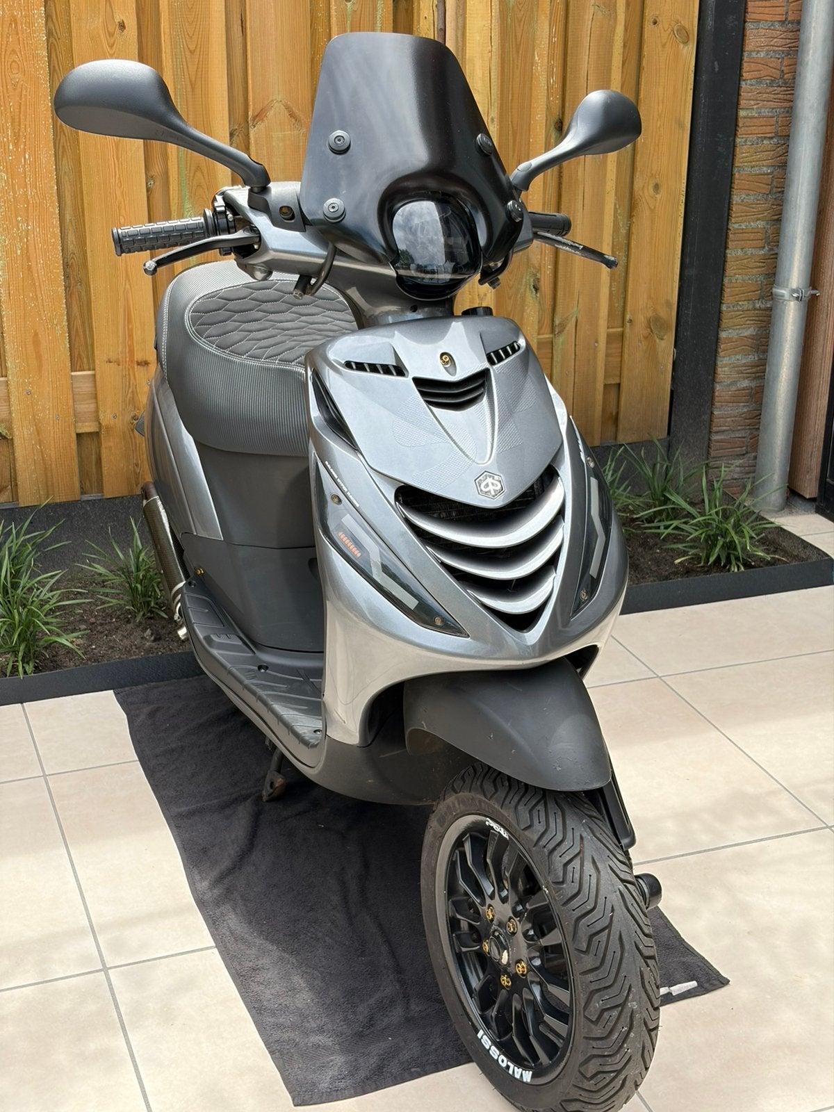 Piaggio zip 70cc h2o origineel brom, Fietsen en Brommers, Scooters | Piaggio, Ophalen, Maximaal 45 km/u, Zo goed als nieuw, Benzine