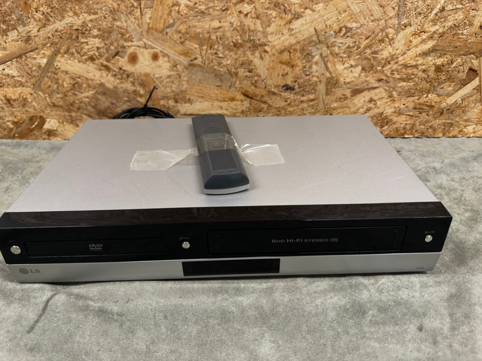 LG V290 DVD Player & VHS Videorecorder Combi - incl AB -ReK4, Gebruikt, Ophalen of Verzenden, X, VHS-speler of -recorder