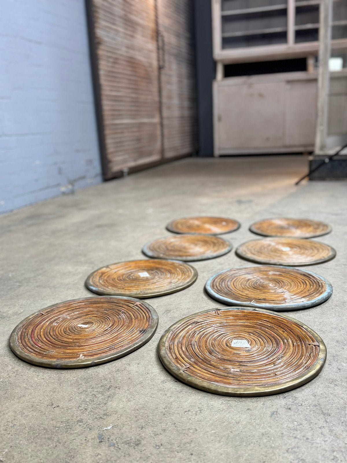 Vintage rieten onderzetters met metalen rand, Ophalen of Verzenden, Zo goed als nieuw, Rond, Riet