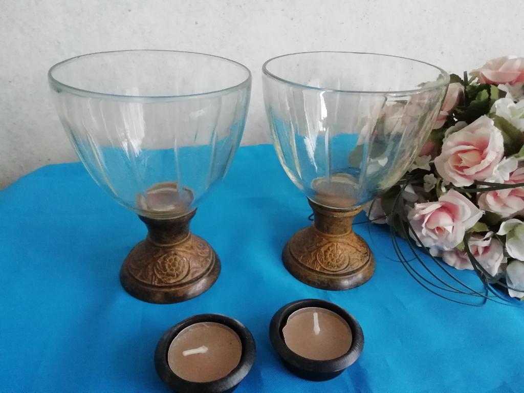 Twee prachtige windlichten coups bowls op mooi bewerkte voet, Verzenden