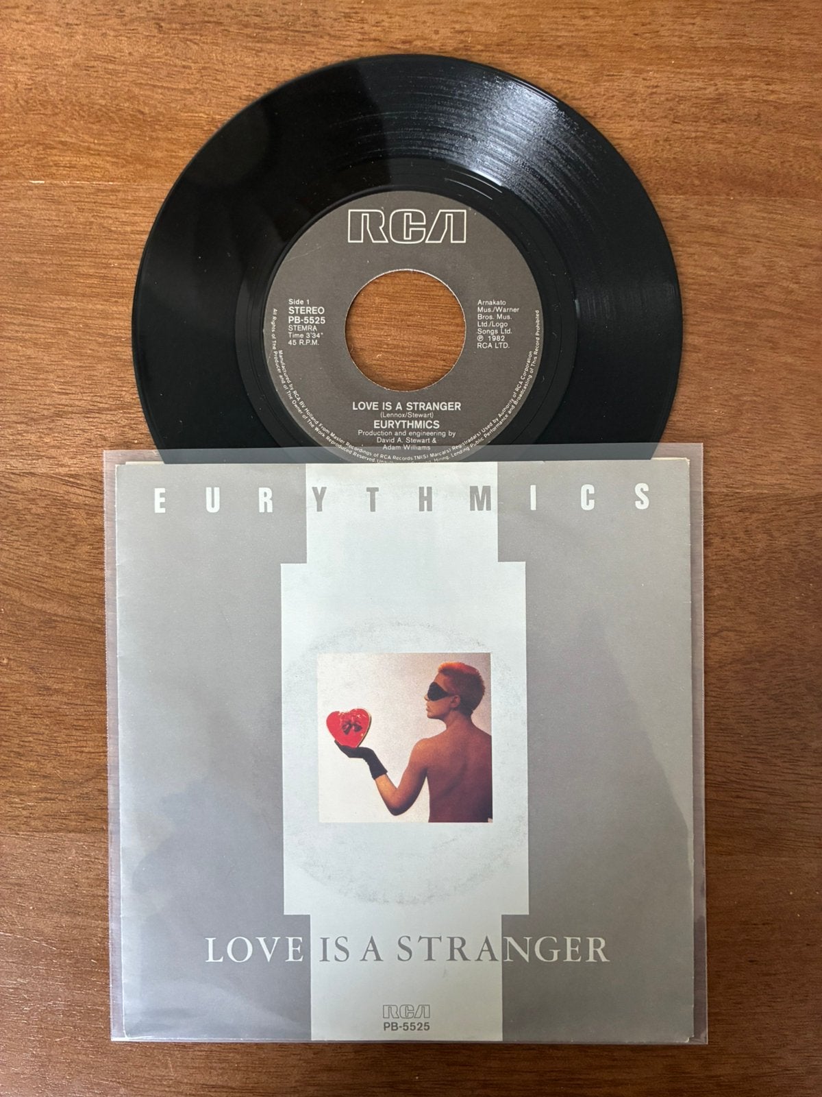 Eurythmics - Love is a stranger, Ophalen of Verzenden, 7 inch
