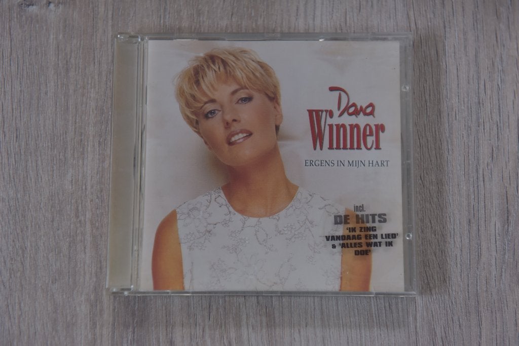 DANA WINNER --- ERGENS IN MIJN HART, Inclusief doosje, Ophalen of Verzenden, Zo goed als nieuw, Pop