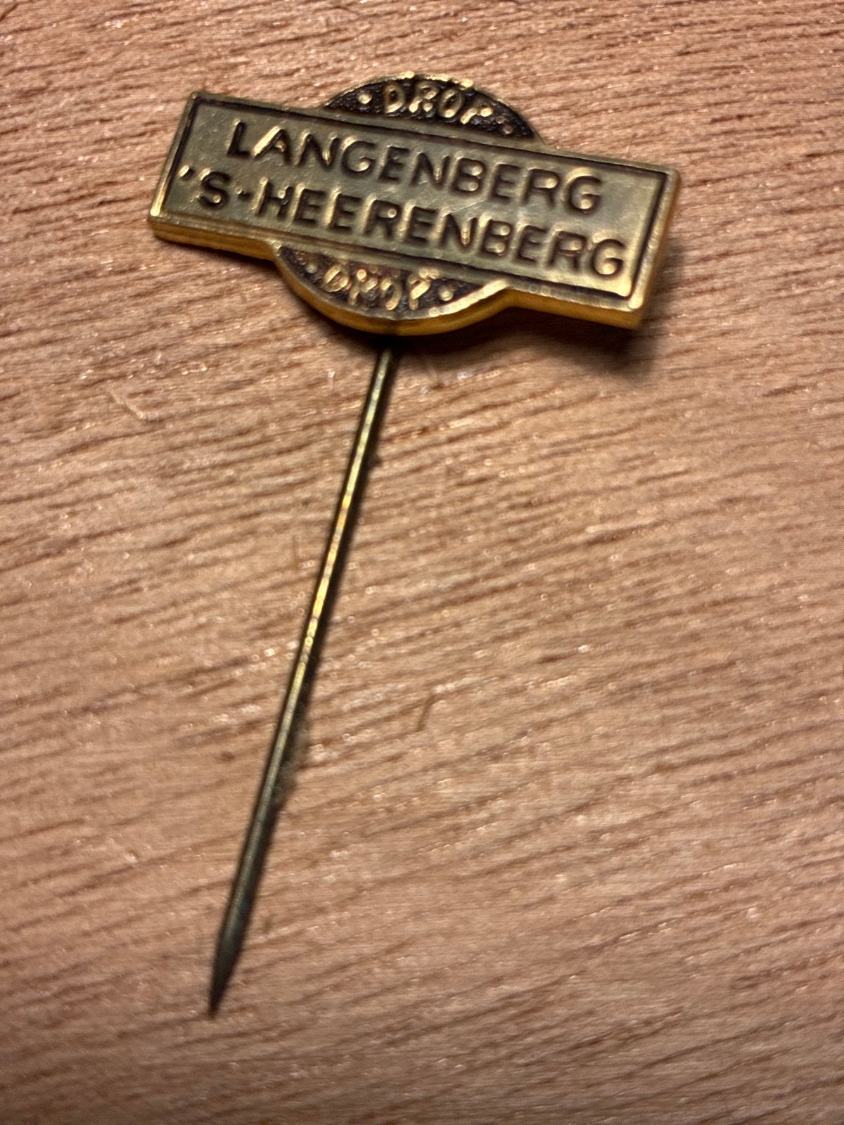 Vintage Speldje Langenberg 's-Heerenberg Drop, Ophalen, Gebruikt, Stad of Land, Speldje of Pin