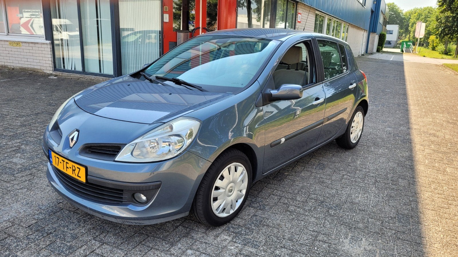 Renault Clio 1.4 16V 72KW  5-DRS E4 2006 Airco/apk/koopje!, Voorwielaandrijving, Euro 5, Beige, 4 cilinders