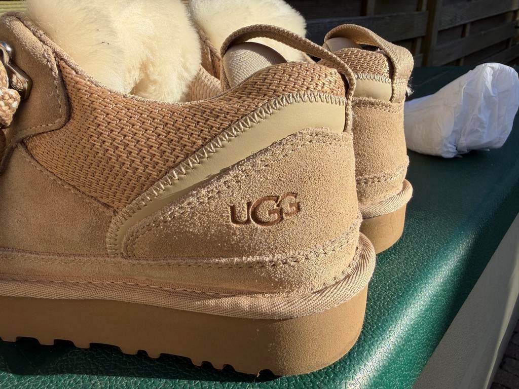 Uggs sneakers laag, lichte kleur, maat 40, Beige, Nieuw, Ophalen of Verzenden, Sneakers of Gympen