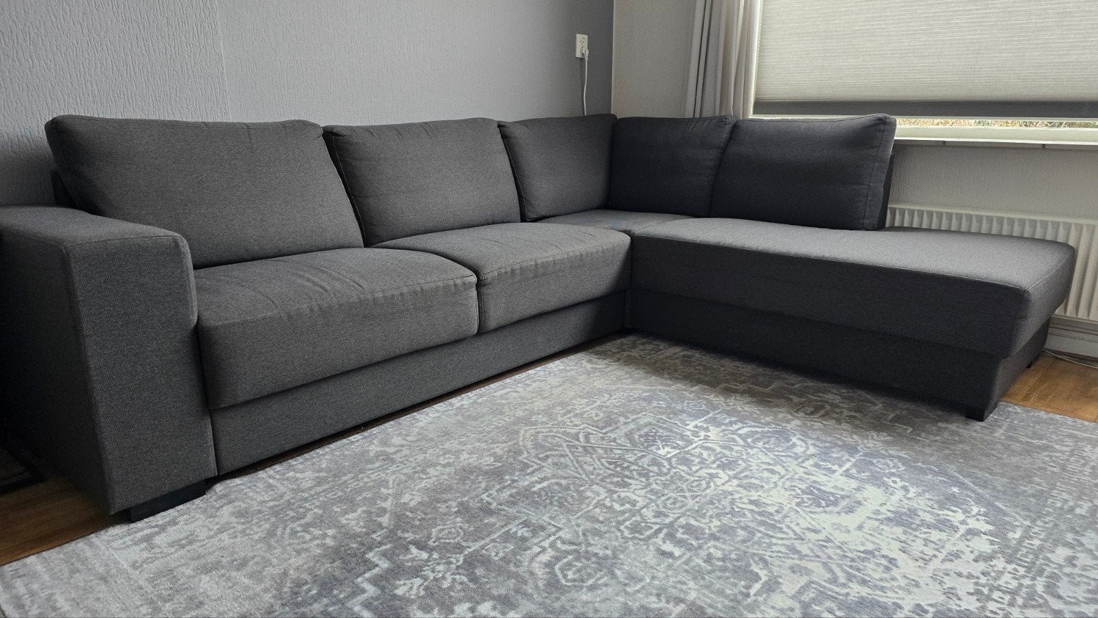 Comfortabele grijze hoekbank 264 x 210 cm, Huis en Inrichting, Ophalen, 250 tot 300 cm, Hoekbank, Zo goed als nieuw