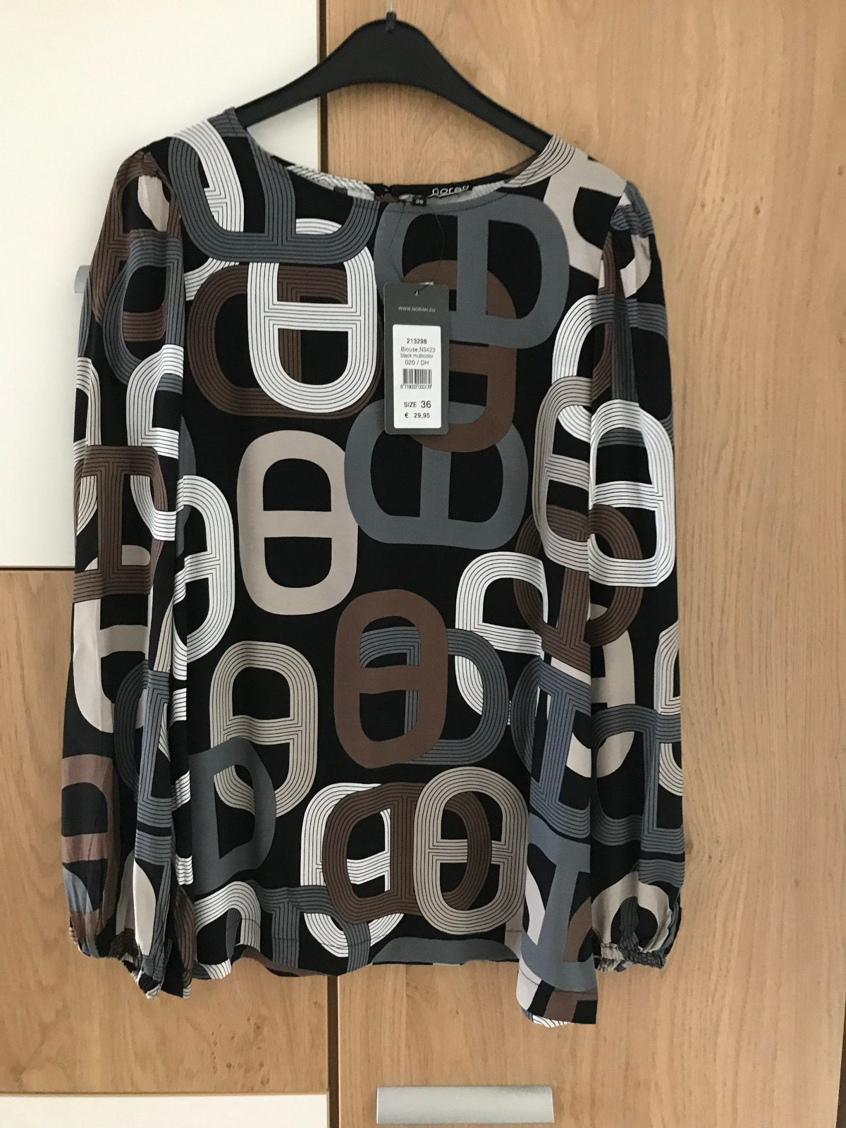Nieuwe Norah blouse met abstracte print  maat 36, Ophalen of Verzenden, Nieuw, Maat 36 (S), Meerkleurig