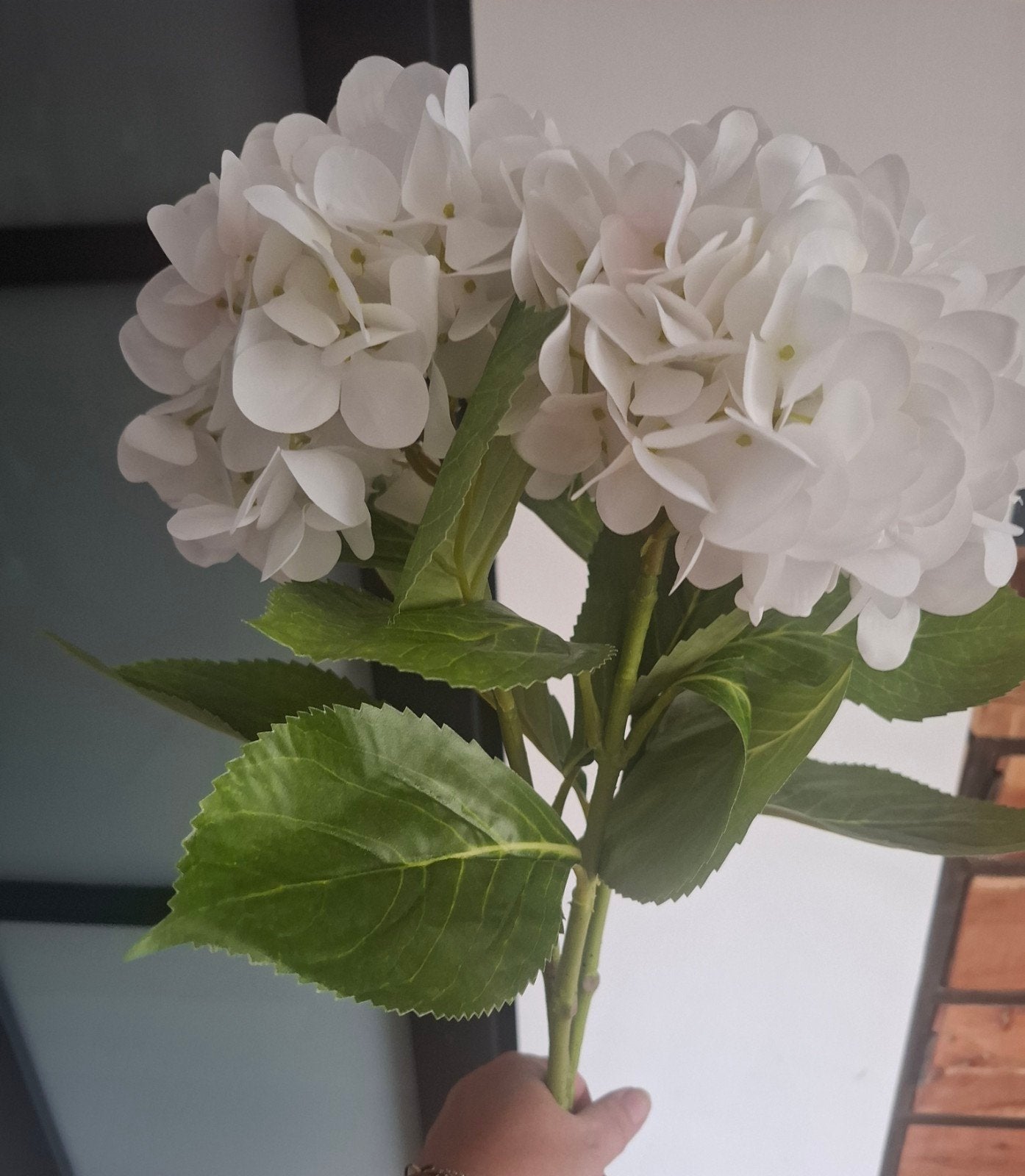 3 witte kunst hortensia's op steel, Binnen, Kunstbloem, Ophalen of Verzenden, 50 cm