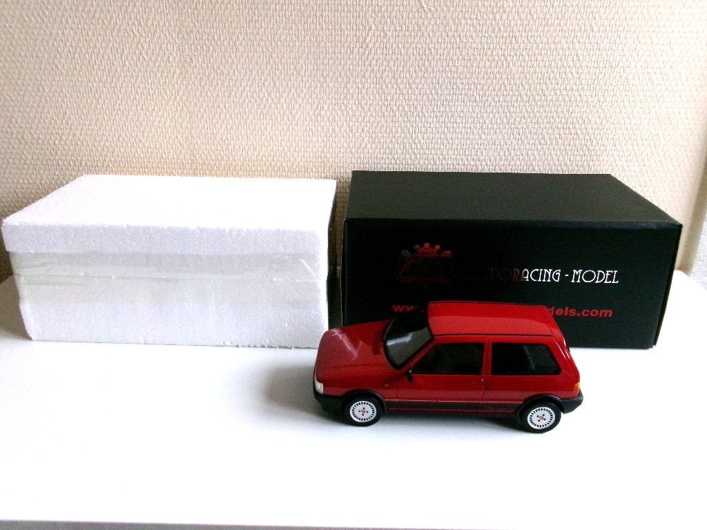 Fiat Uno Turbo i.e. 1987 rood 1:18 Laudoracing, Hobby en Vrije tijd, Modelauto's | 1:18, Zo goed als nieuw, Auto, Overige merken
