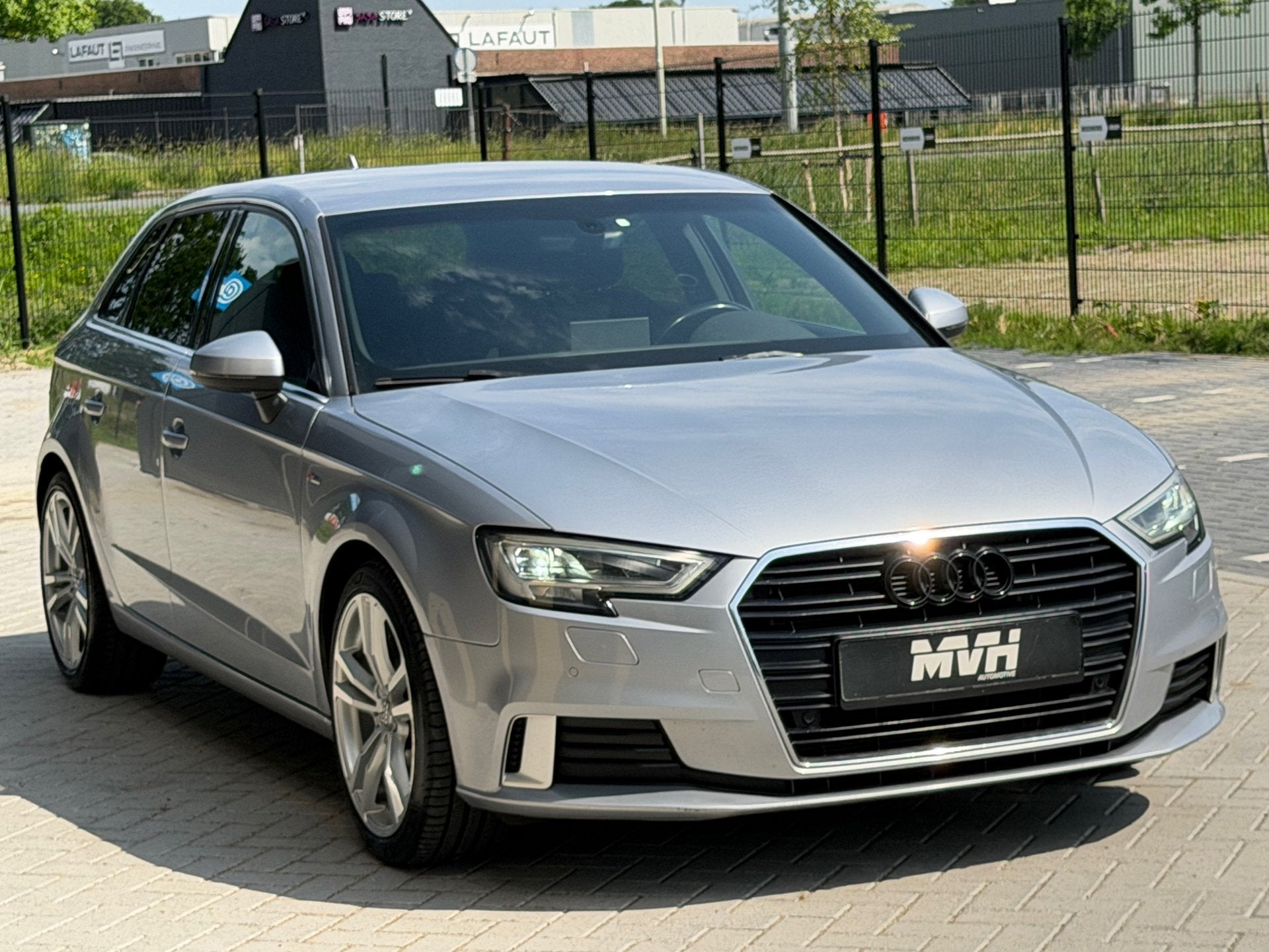 Audi A3 Sportback 1.0 TFSI Sport - 2017 - S-line - Automaat, Auto's, Audi, Gebruikt, Origineel Nederlands, Zilver of Grijs, 999 cc