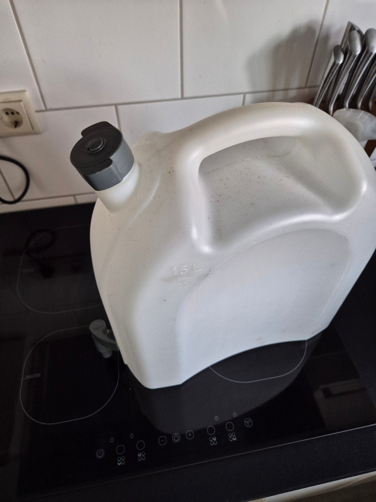 Witte jerrycan van 15 liter met kraantje, Ophalen, Gebruikt