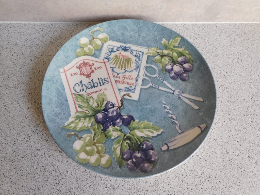 Sier of Wand Bord 22,5 cm. Wine Chablis Queensware Wedgwood, Antiek en Kunst, Antiek | Wandborden en Tegels, Ophalen of Verzenden