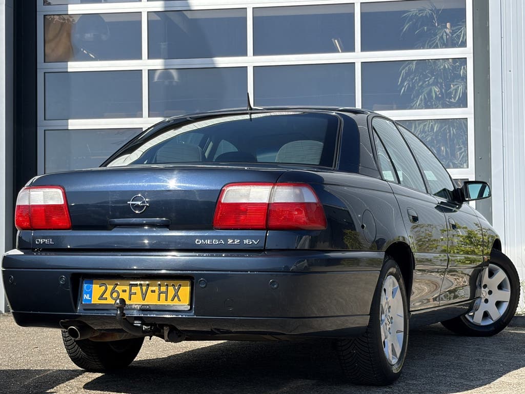 Opel Omega 2.2i-16V Elegance 145pk | Origineel Nederlands |, foto 2