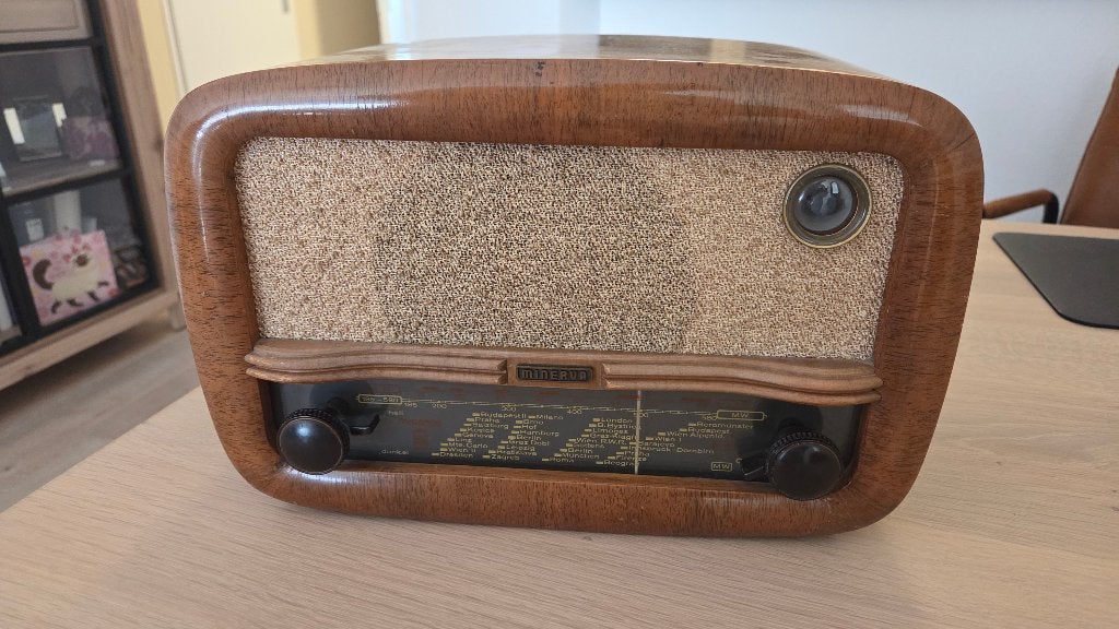 Antieke Minerva radio, Ophalen, Gebruikt, Radio