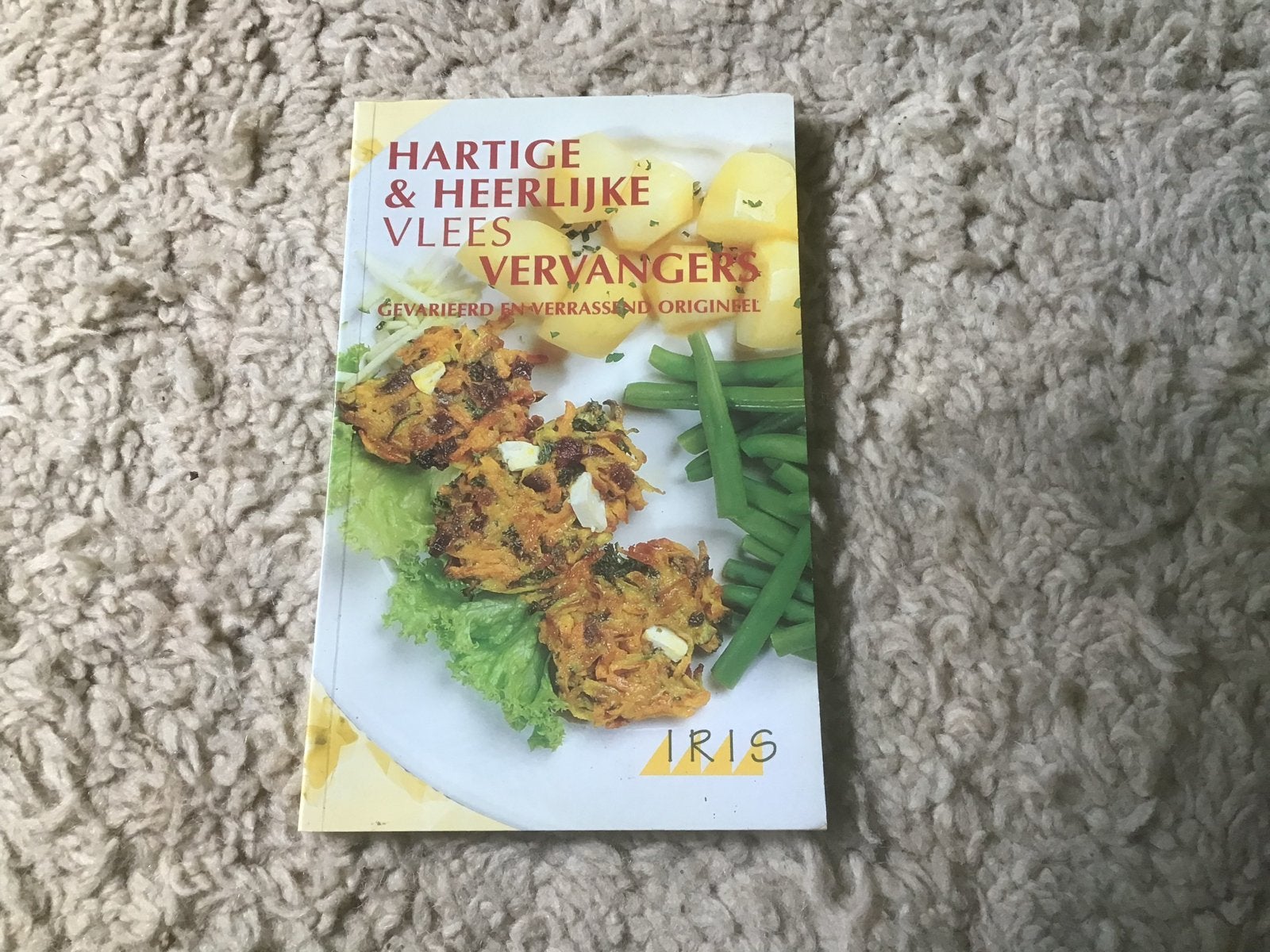 Hartige & Heerlijke Vleesvervangers - Iris opbr giro 555, Hoofdgerechten, Vegetarisch, Ophalen of Verzenden, Zo goed als nieuw