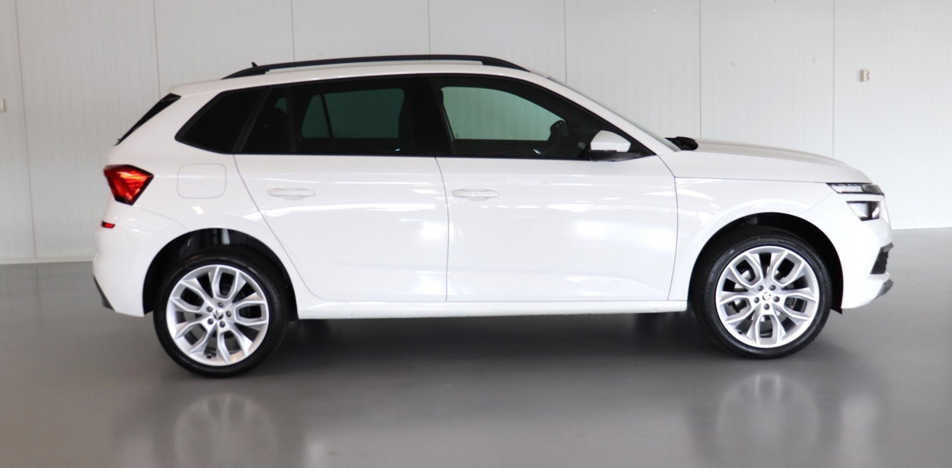 Skoda Kamiq 1.0 TSI Sport Business 110PK rijklaar €19650,-, Auto's, Dealer onderhouden, Gebruikt, Origineel Nederlands, Handgeschakeld