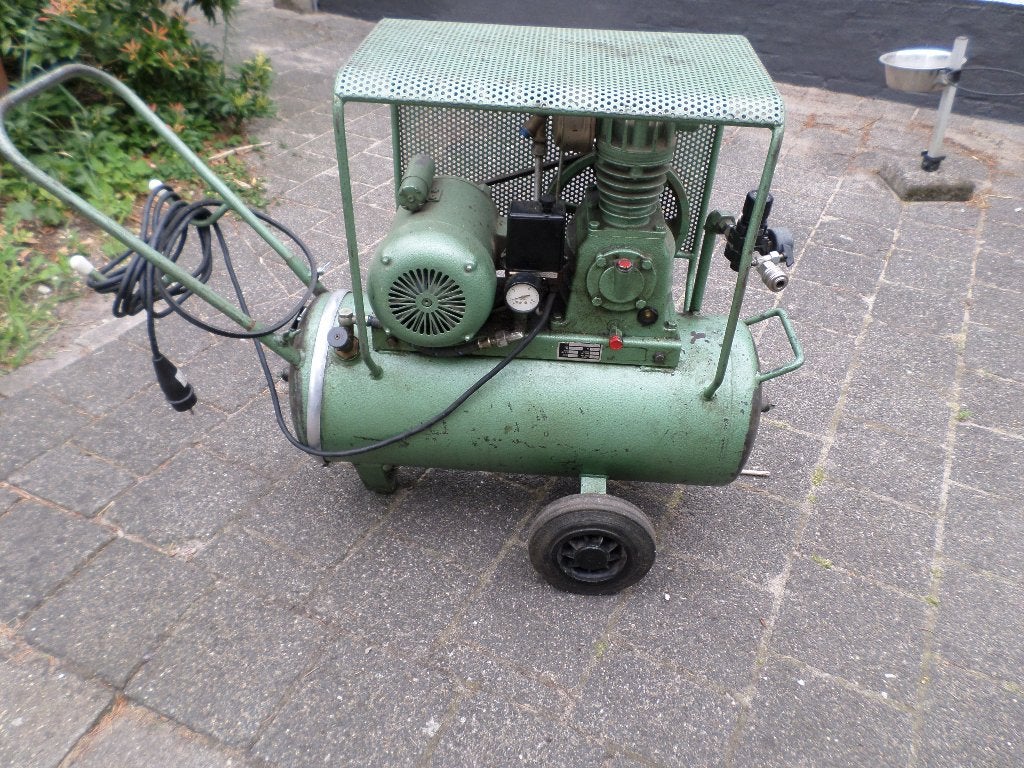 creemers  compressor 230 volt, Doe-het-zelf en Verbouw, Compressors, Ophalen, Gebruikt, 10 bar of meer, Geluidgedempt