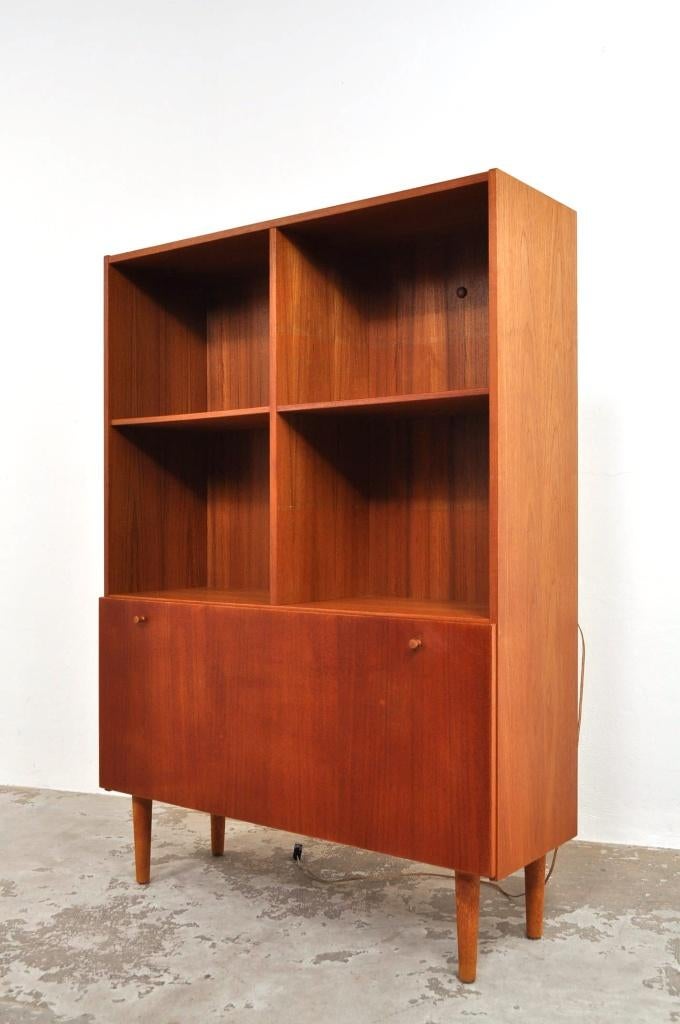 Vintage teakhouten kast met klep mid-century