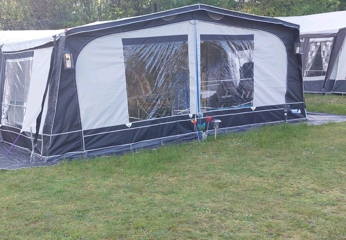 Megacamp soleil maat 12 voortent 3 jaar oud, Ophalen, Gebruikt