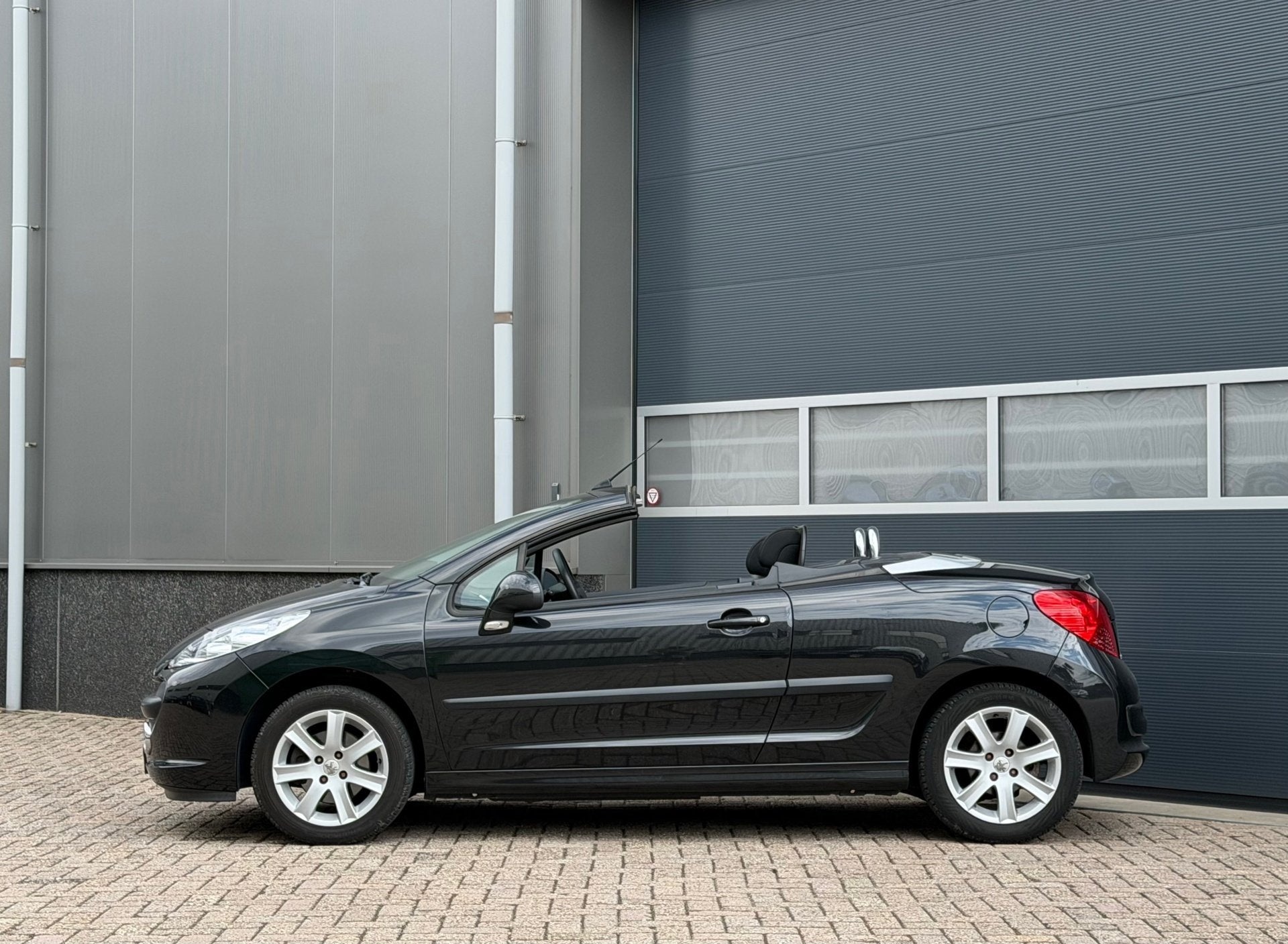 Peugeot 207 CC 1.6 VTi bj.2010 Cabrio|NL auto|Nap., Voorwielaandrijving, Gebruikt, 4 cilinders, Cabriolet