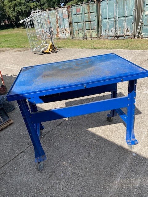mobiele metalen werkbank / tafel met opstaande rand, Doe-het-zelf en Verbouw, Werkbanken, Ophalen, Gebruikt, 170 cm of meer