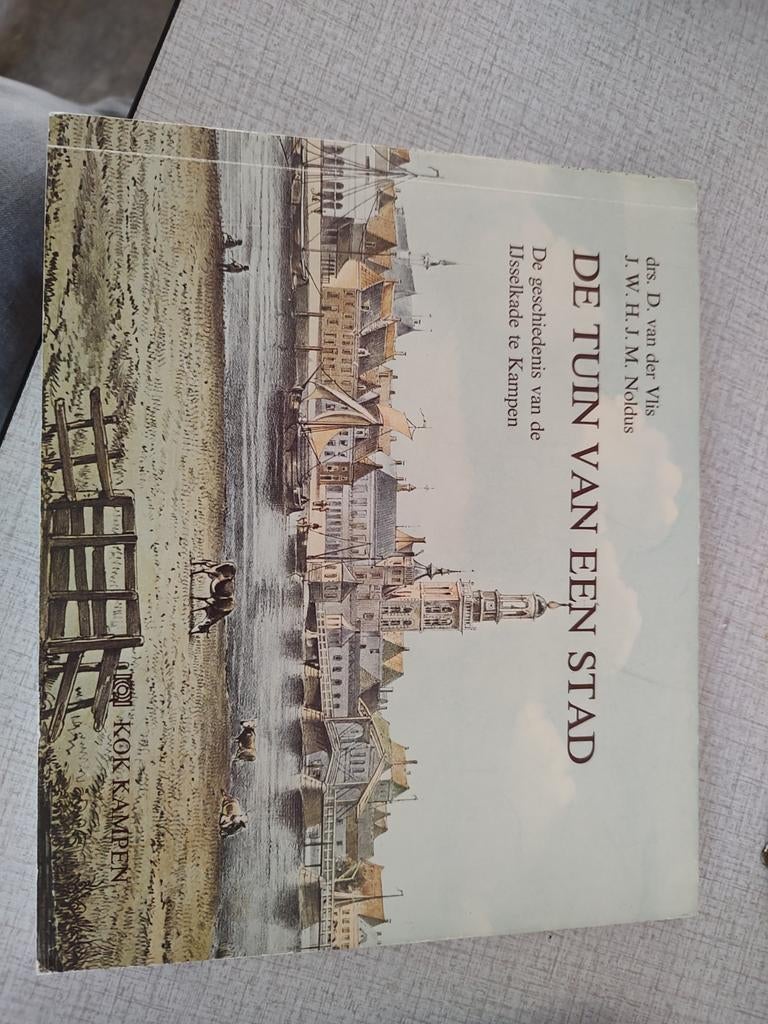 De Tuin van een Stad - Geschiedenis IJsselkade Kampen, Boeken, Geschiedenis | Stad en Regio, Ophalen of Verzenden, Zo goed als nieuw