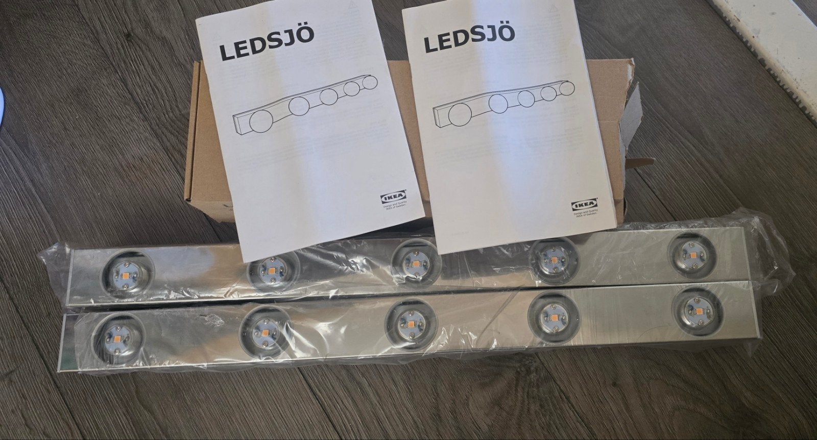 twee IKEA LEDSJÖ LED wandlampen, Huis en Inrichting, Ophalen, Nieuw