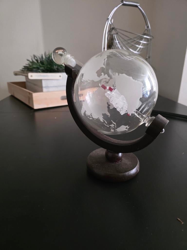 Glazen Karaf Wereldbol met Schip - Decanteerfles, Meerkleurig, Ophalen of Verzenden, Glas, Klassiek