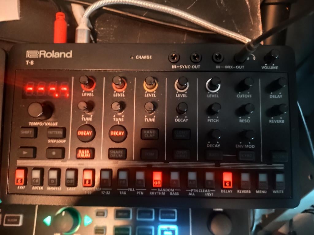 Roland T-8 Beat Machine - Zo goed als nieuw, inclusief doos, Muziek en Instrumenten, Synthesizers, Ophalen, Zo goed als nieuw
