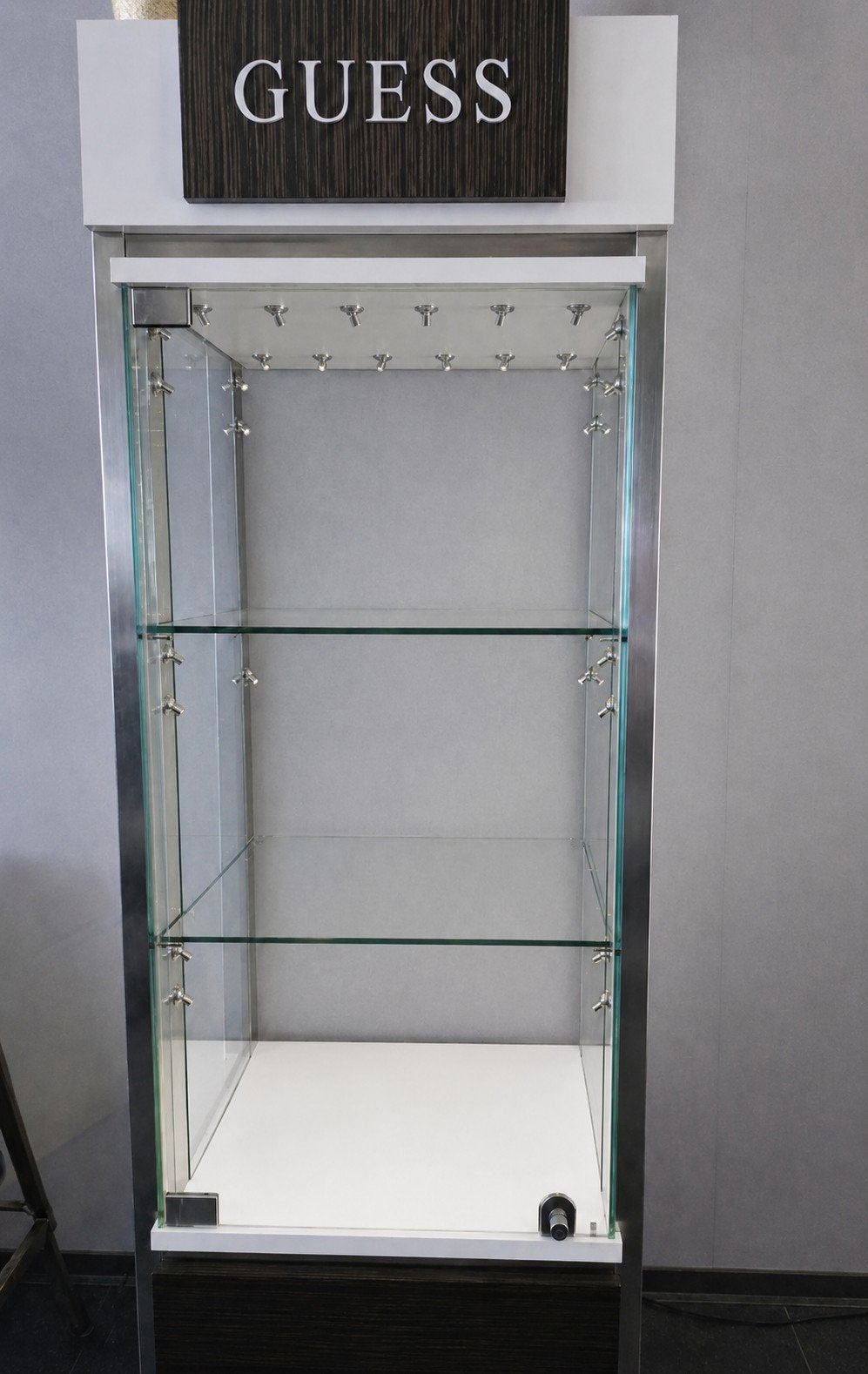 professionele GUESS vitrinekast glas LED verlichting, Huis en Inrichting, Kasten | Vitrinekasten, Ophalen, 50 tot 100 cm, 150 tot 200 cm