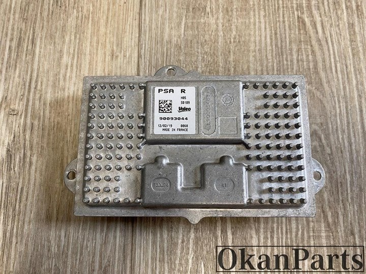 Peugeot 3008 5008 II koplamp module 90093044
