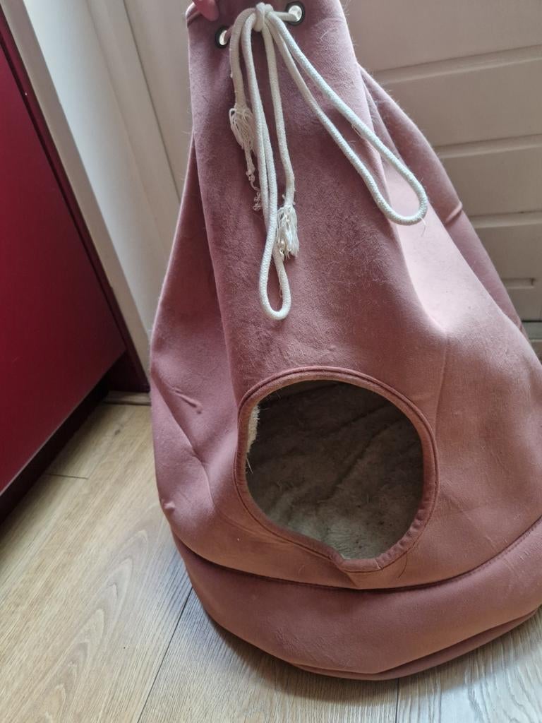 Designed by lotte katten mand, Ophalen of Verzenden, Gebruikt