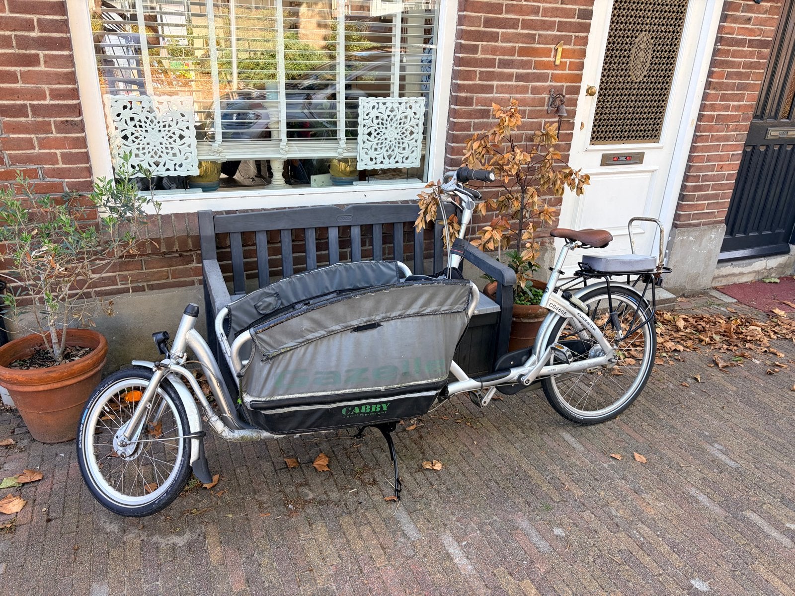Gazelle Cabby bakfiets met waterdicht scherm, Gebruikt, Huif, Ophalen of Verzenden, 2 kinderen