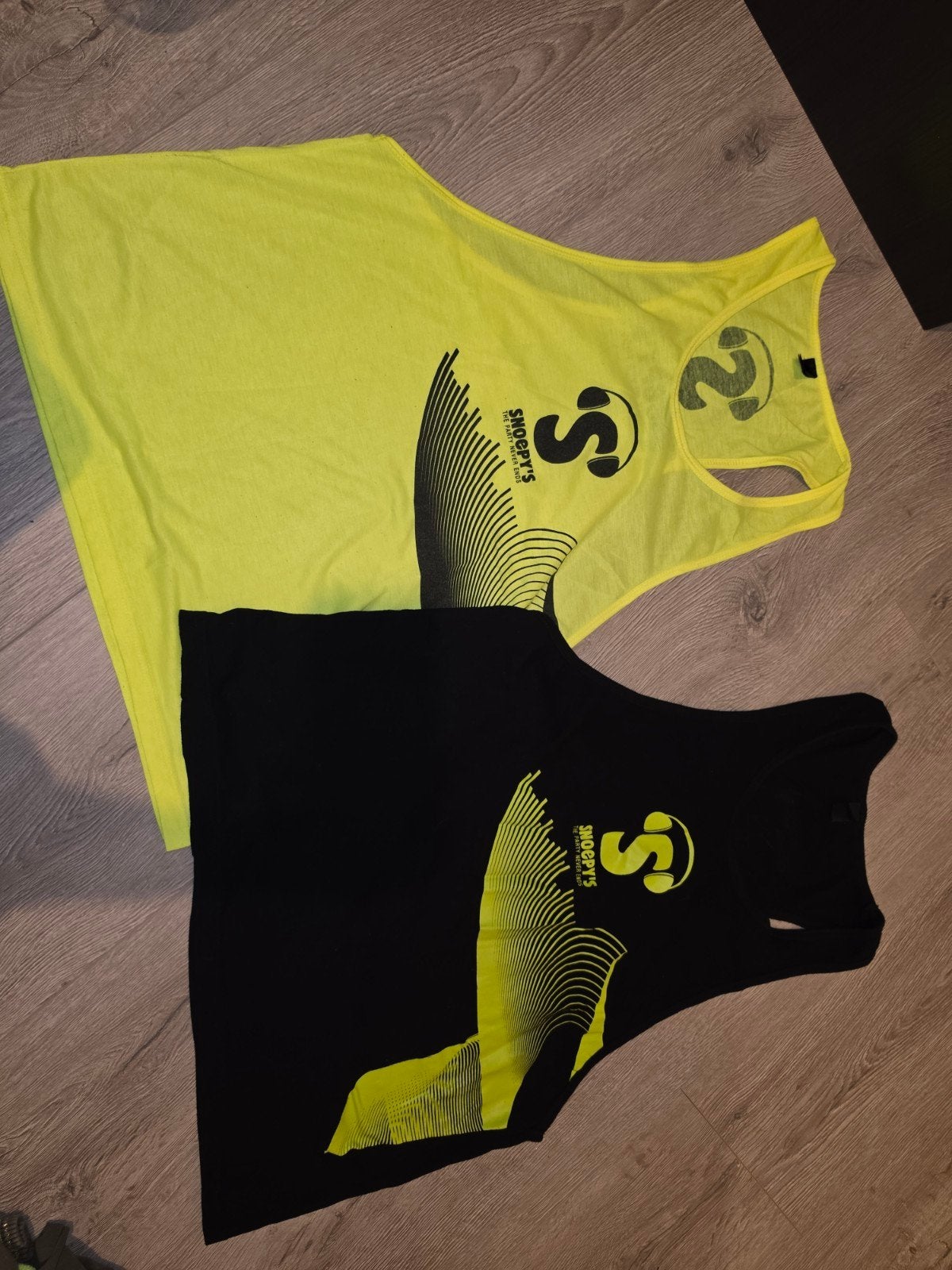 Snoopy's Party Never Ends Tanktops (2 stuks), Kleding | Dames, T-shirts, Maat 38/40 (M), Ophalen of Verzenden, Zonder mouw, Gedragen