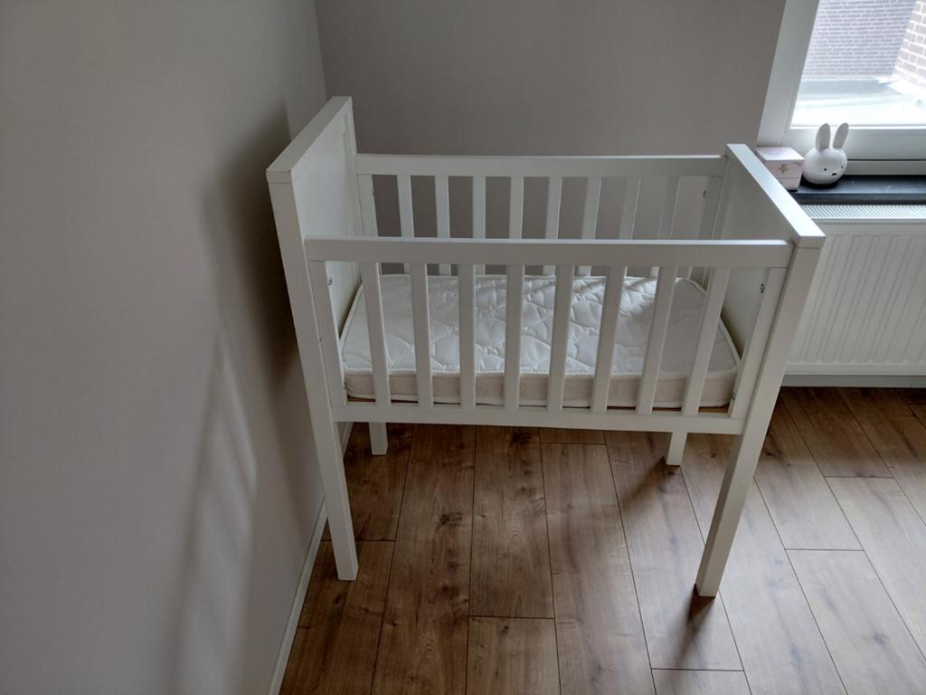 Babywiegje wit met matrasje, Kinderen en Baby's, Babywiegjes en Ledikanten, Ophalen, Gebruikt, Wieg