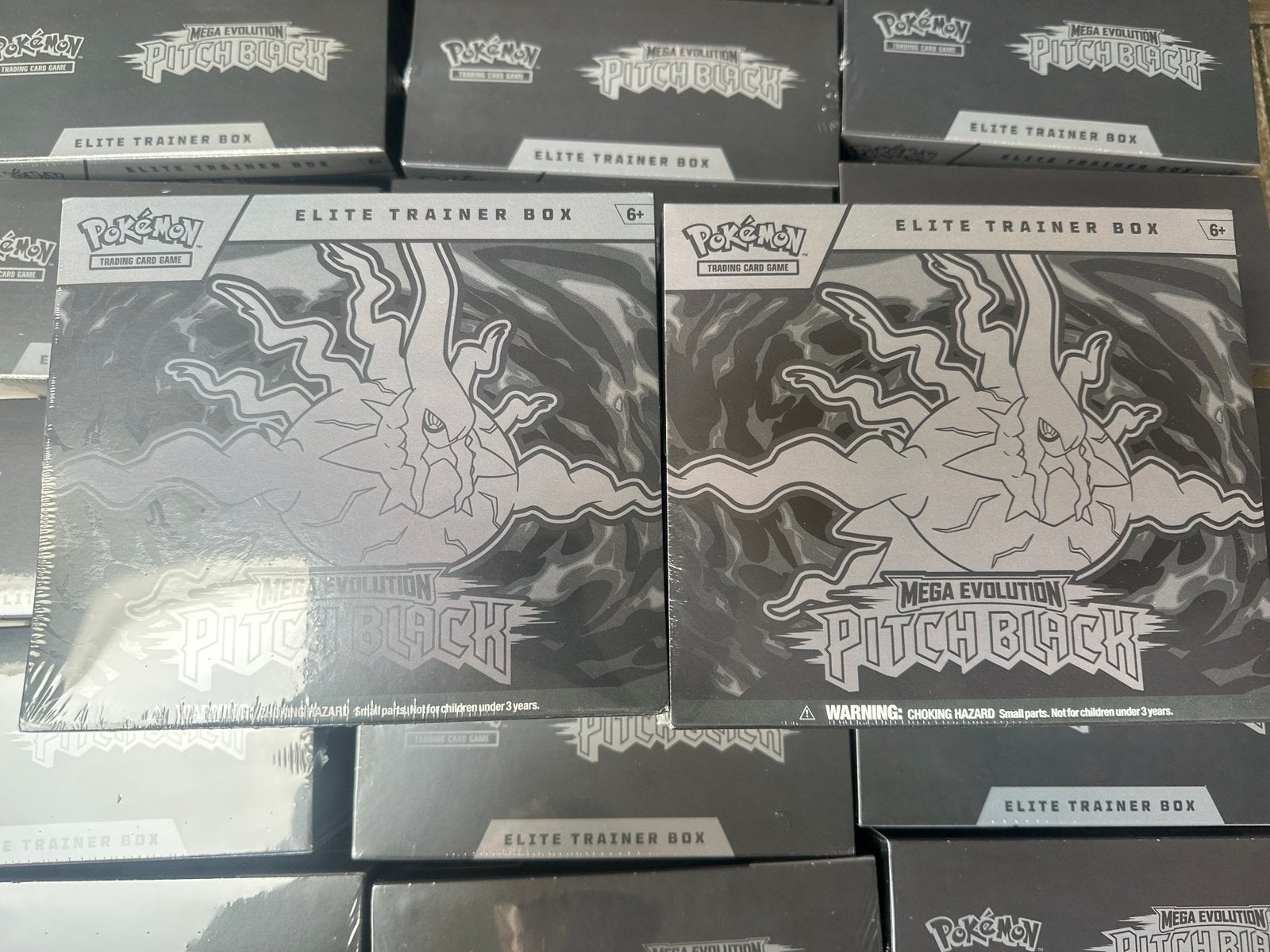 Pokemon Pitch Black ETB (sealed), Ophalen of Verzenden, Nieuw, Boosterbox, Foil