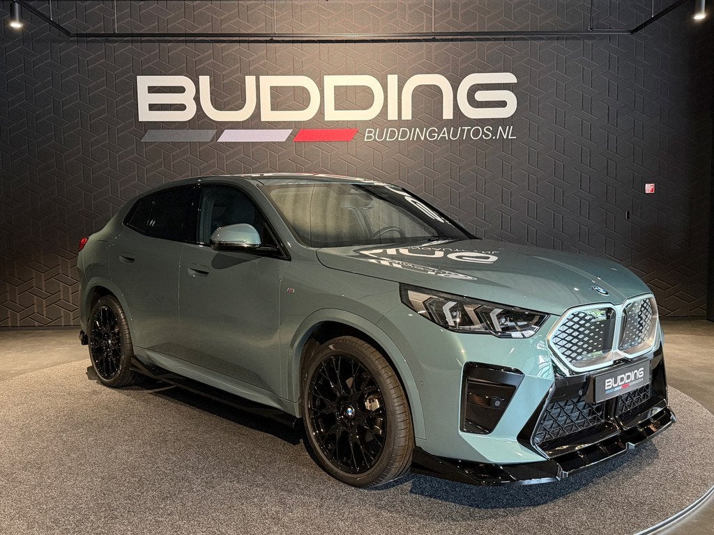 BMW iX2 eDrive20 67 kWh | M-performance | Camera | 20''inch, Automatische klimaatregeling, 204 pk, SUV of Terreinwagen, Geïmporteerd