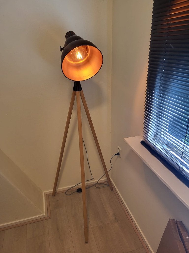 Kwantum vloerlamp / driepootlamp zwart met hout en koper, Ophalen, E27 (groot), Zo goed als nieuw, 150 tot 200 cm