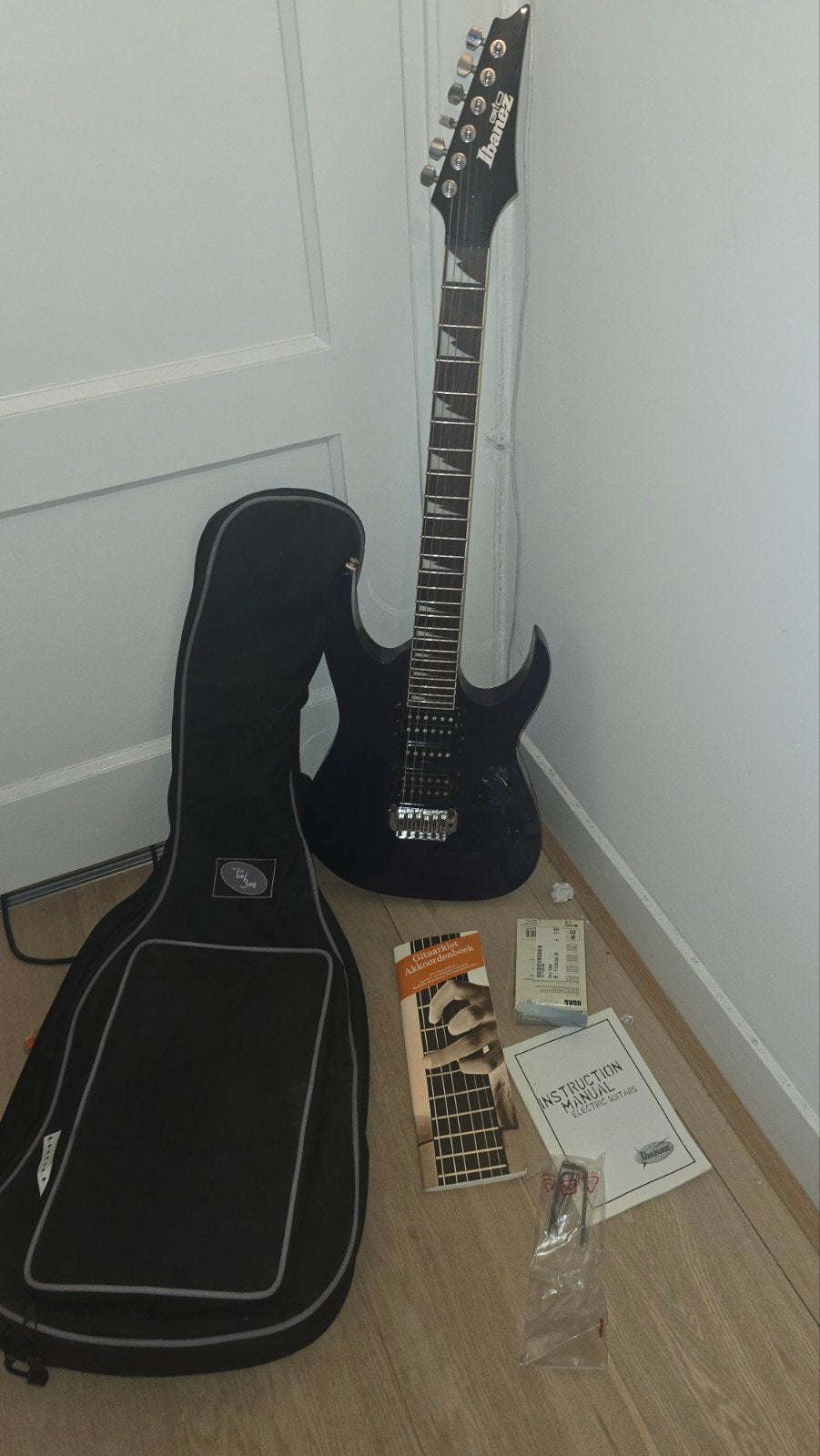 Ibanez GIO elektrische gitaar met hoes en accessoires, Ophalen, Zo goed als nieuw, Solid body, Ibanez