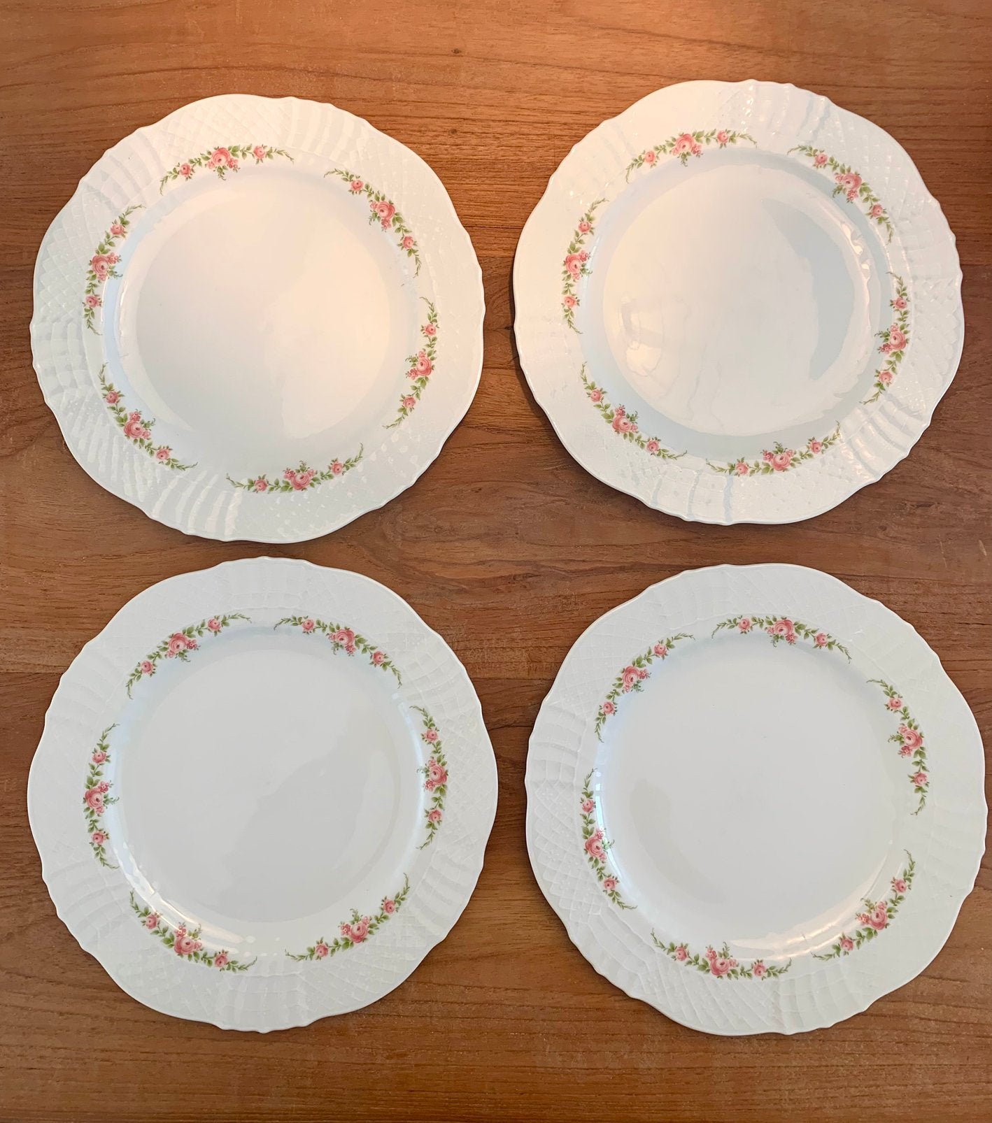 Porselein vintage bord Seltmann Weiden met rozen en reliëf, Verzenden, Zo goed als nieuw, Bord(en), Overige stijlen