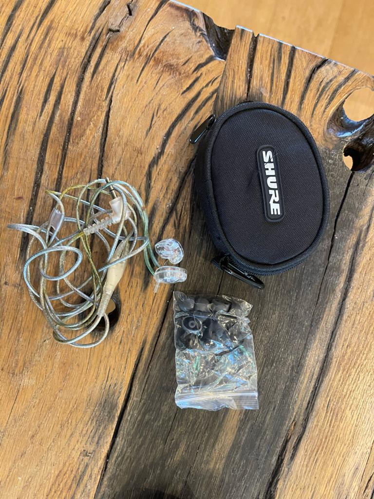 Shure in-ear monitors SE 215 met draagtasje en accessoires, Ophalen of Verzenden, Gebruikt, Over oor (circumaural), Overige merken